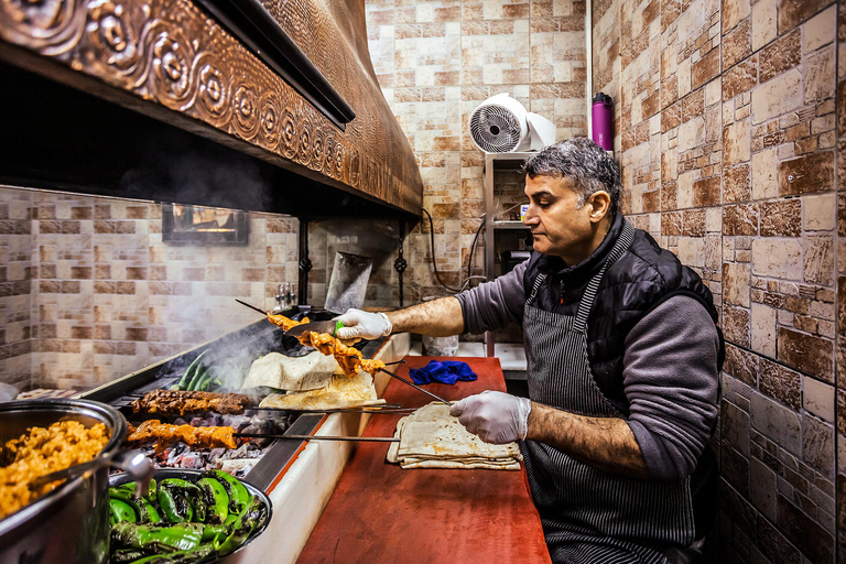 Istanbul: Bosphorus Bites Food Tour with 14+ Tastings