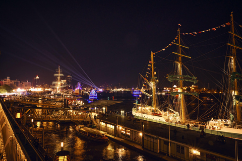 Amburgo: Spettacolo di luci e fuochi d&#039;artificio Port Aniversary dalla barcaEsperienza con le chiatte