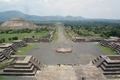 Mexico City: Teotihuacán and Guadalupe Shrine Tour