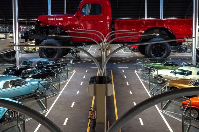 Abu Dhabi: Off-Road Historical & Classic Cars museum Tour Dubai:private Transfer To Dubai Classic Cars Museum