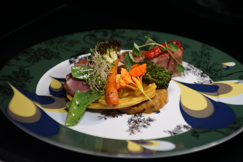 عشاء رومانسي على ضوء الشموع مع كريمون، 5 أطباق مع النبيذتناول الطعام