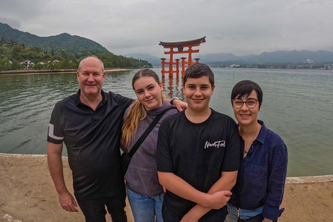 Prywatna wycieczka do Hiroszimy, Miyajimy i Kopuły Bomby AtomowejHiroszima Miyajima i kopuła bomby - prywatna wycieczka