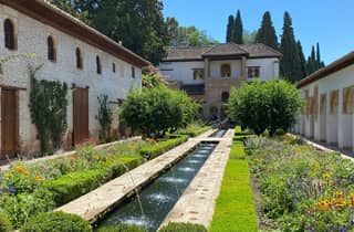 Granada: Alhambra-Gärten, Generalife und Alcazaba in kleiner Gruppe