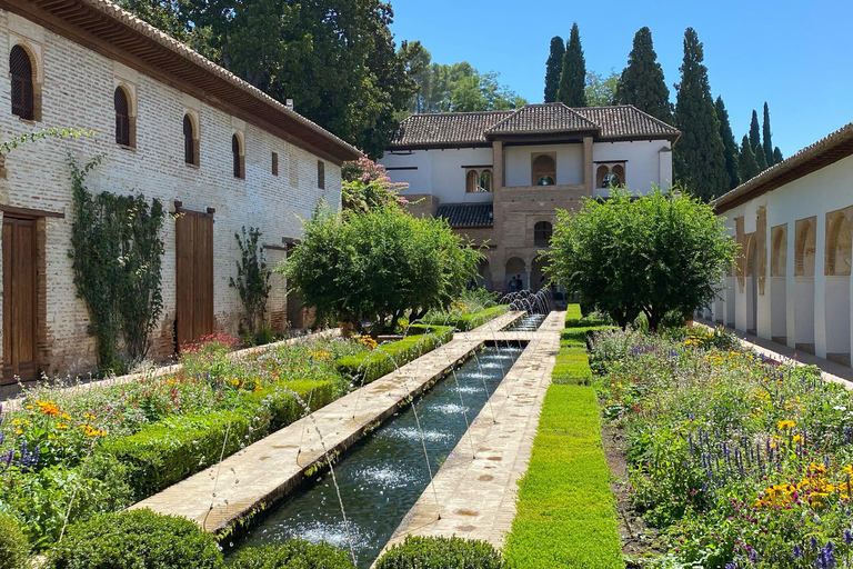 Granada: Alhambra Gardens, Generalife & Alcazaba Small Group