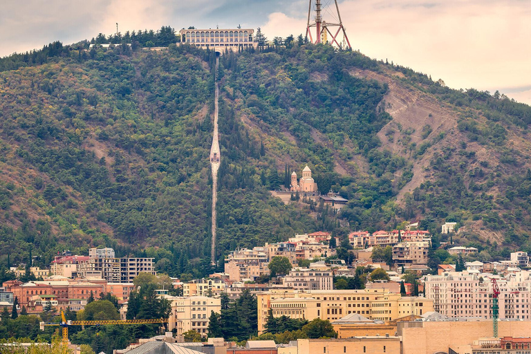 &quot;Vista Heights: El paraíso panorámico de Tiflis&quot;