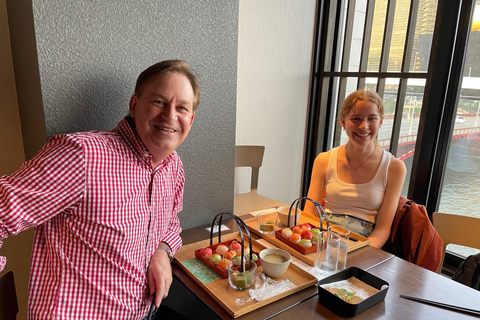 Maki och standard sushi i Tokyo Maki och standard sushi-tillverkningskurs i AsakusaTillverkning av sushi