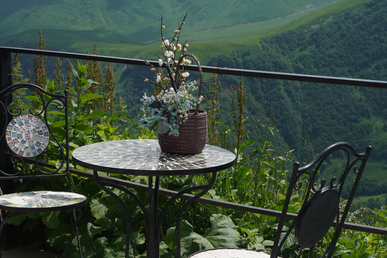 Kazbegi Day Tour from Tbilisi with Local Tastings