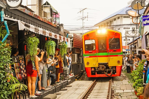 Bangkok: Maeklong and Damneon Floating Market Join Tour