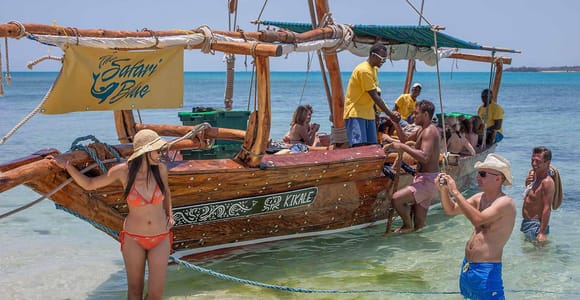 Luxuary Blue Safari with private boat & BBQ lunch + pick up
