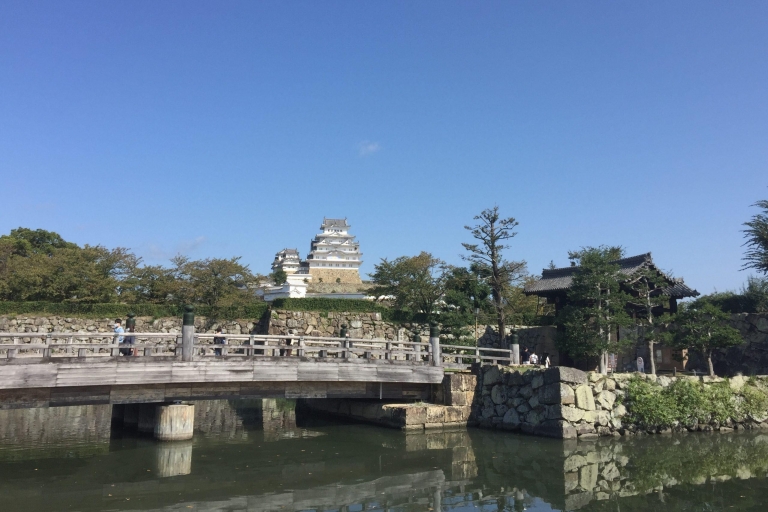 Himeji : visite privée d'une demi-journée du château avec guide au départ d'OsakaVisite d'une demi-journée avec guide privé au château de Himeji