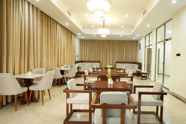 BAO-spel och swahili-kaffeprovning på ZanzibarBAO: Spel- och swahilikaffesmakning på Zanzibar.