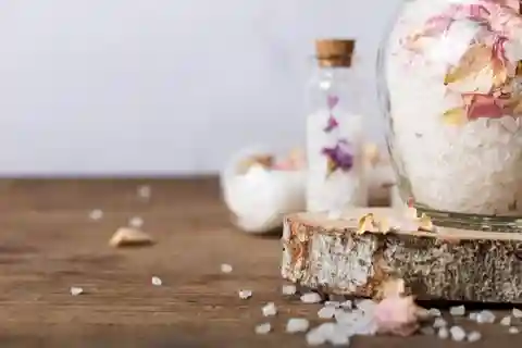 Lav dit eget mallorcinske, magiske badesalt