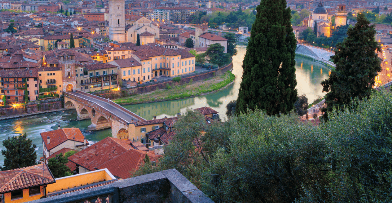 Mit dem Zug von Mailand: Selbstgeführte Tour in Verona