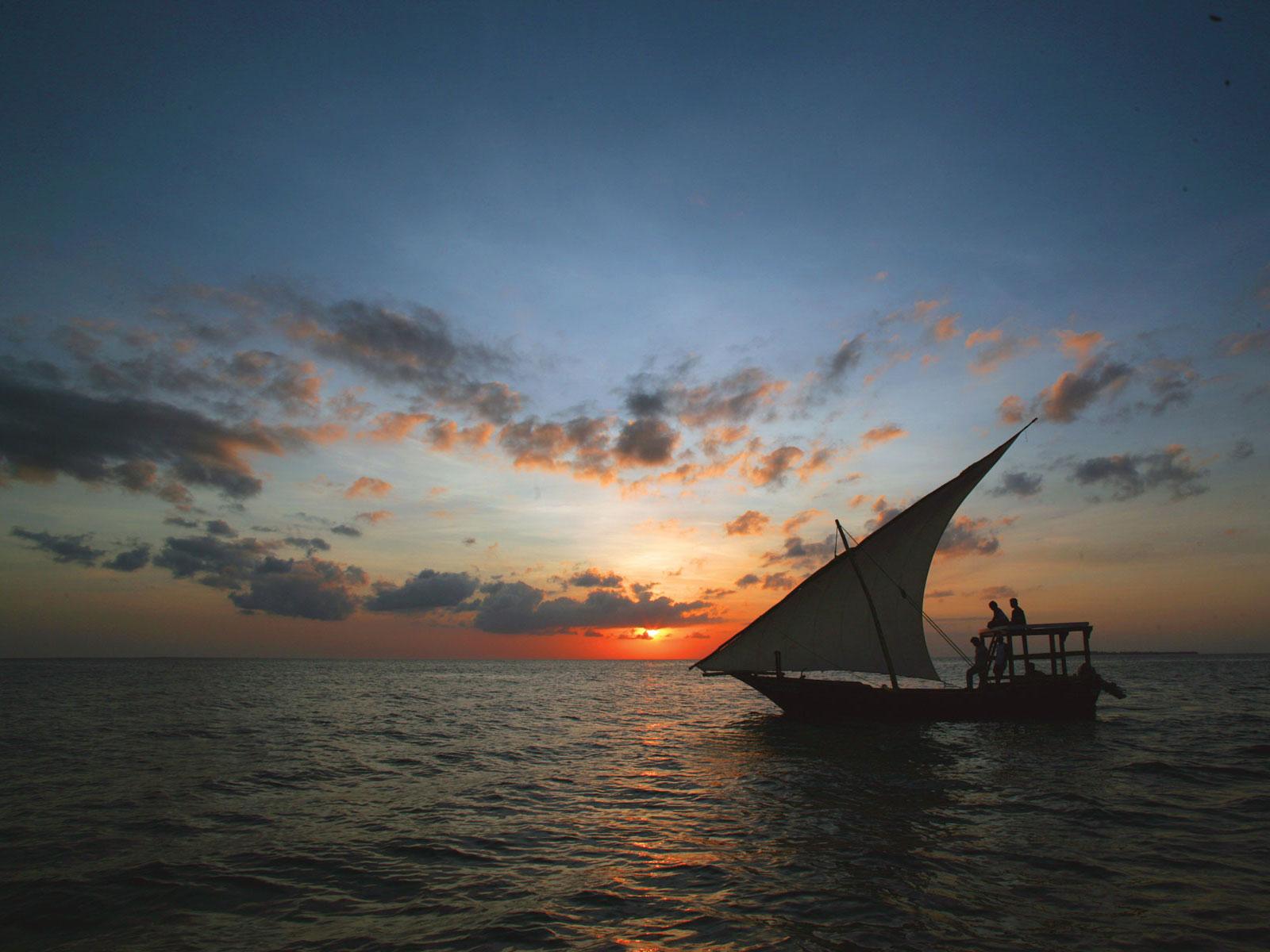 Sonnenuntergang auf einer Dhow von Kendwa/Nungwi Magische Stunde auf dem Meer