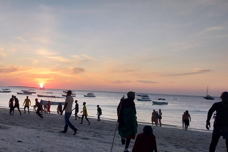 Zanzíbar: Crucero en dhow por Nungwi y Kendwa al atardecer con servicio de recogida