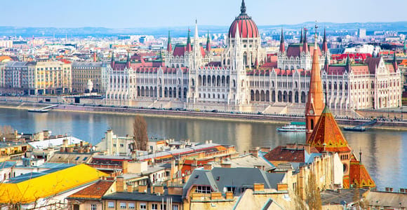 From Vienna: Bratislava and Budapest Day Trip with Pickup