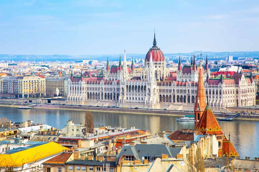 Ab Wien: Tagestour nach Bratislava und Budapest mit Abholung. Foto: GetYourGuide