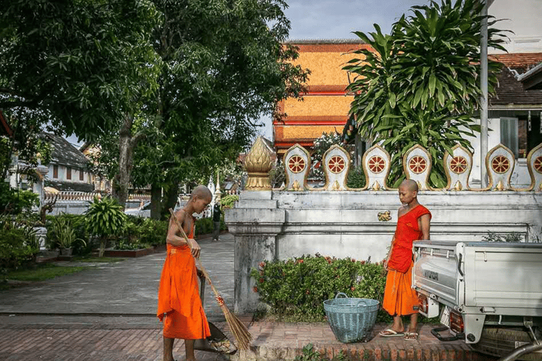 Luang Prabang: 1-godzinna wycieczka po zabytkach, przekąski, napoje, odbiórLuang Prabang: godzinna wycieczka po zabytkach, przekąski, napoje, odbiór