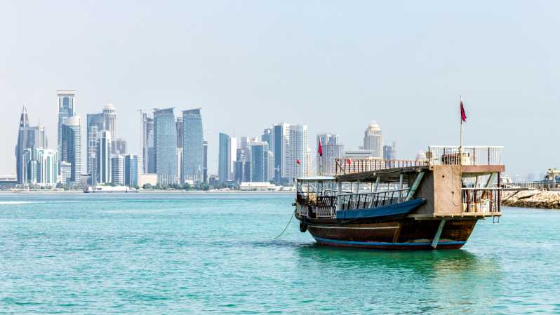Doha: Tour privato della città con guida e crociera in Dhow