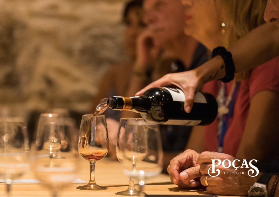 Porto: Tour guidato e degustazione di 3 vini di Porto a Poças