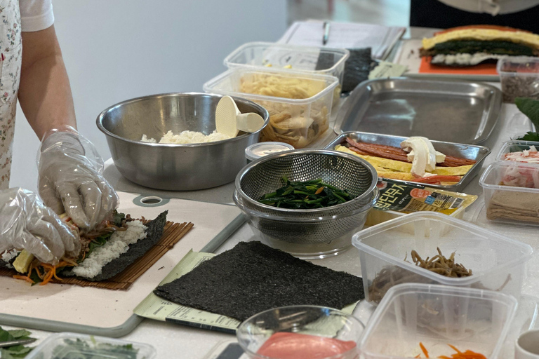 Busan: Korean Cooking Class with Kimchi and Gimbap