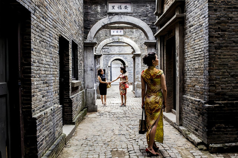 Shanghai: Film Park & Zhujiajiao Ancient Town Tour (上海:) 上海影视乐园+朱家角古镇一日游