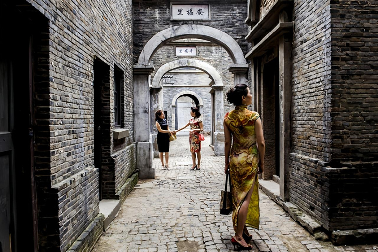 Shanghai: Film Park & Zhujiajiao Ancient Town Tour (上海:) 上海影视乐园+朱家角古镇一日游