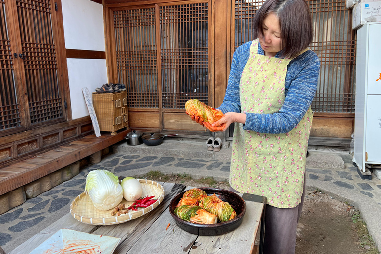 Seoul: Kimchi Cooking Class in Traditional Hanok House Kimchi Cooking Class in Traditional Hanok House