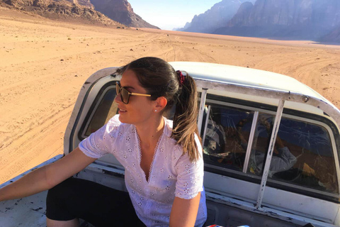 Wadi Rum: Women's Desert Retreat with Jeep Tour & Camp