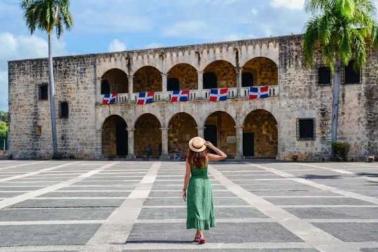 Depuis Punta Cana : Excursions d'une journée à Saint-DomingueDécouvrez l'histoire en une journée : excursion à Saint-Domingue au départ de Pu