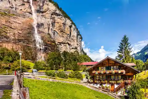 Zurich: Private Day Tour to Waterfalls Valley & Interlaken.