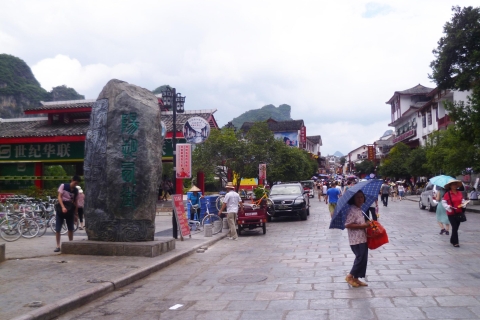 Yangshuo : randonnée, rafting et cyclisme, visite privée tout comprisVisite guidée en anglais