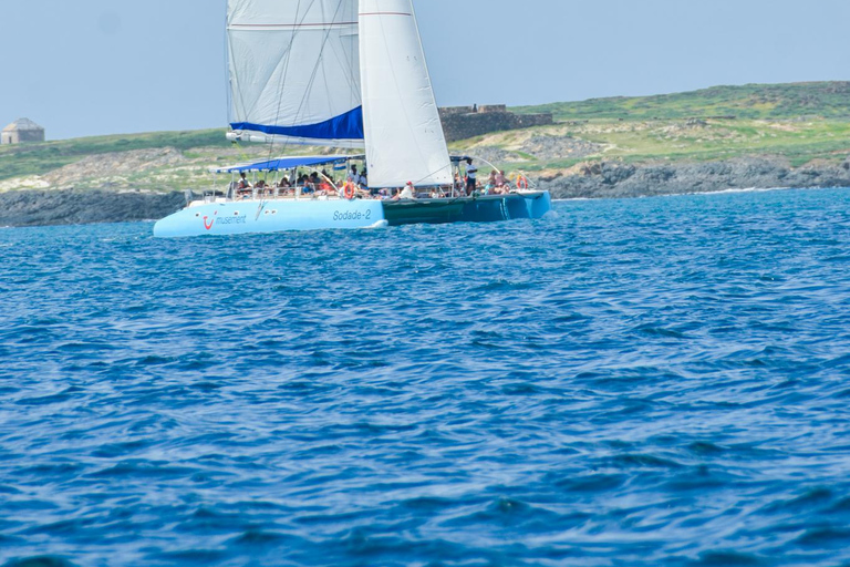 Boa Vista Catamaran Tour: All Inclusive Bay CruiseAdults Only - Boa Vista Catamaran Tour: All Inclusive