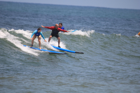 Lezione privata di surf per principianti/intermedi