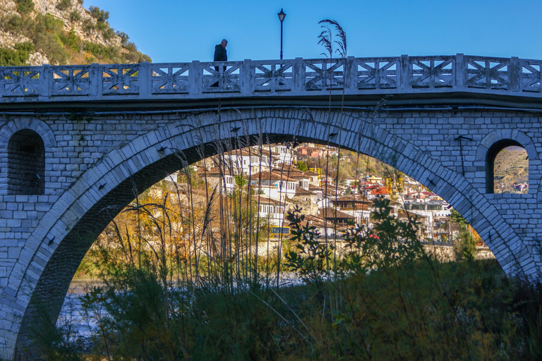 &quot;Berat: Patrimônio da UNESCO e viagem de 1 dia para a Cachoeira Bogova&quot;&quot;Berat: Patrimônio da UNESCO e Cachoeira Bogova&quot; - Tiranë