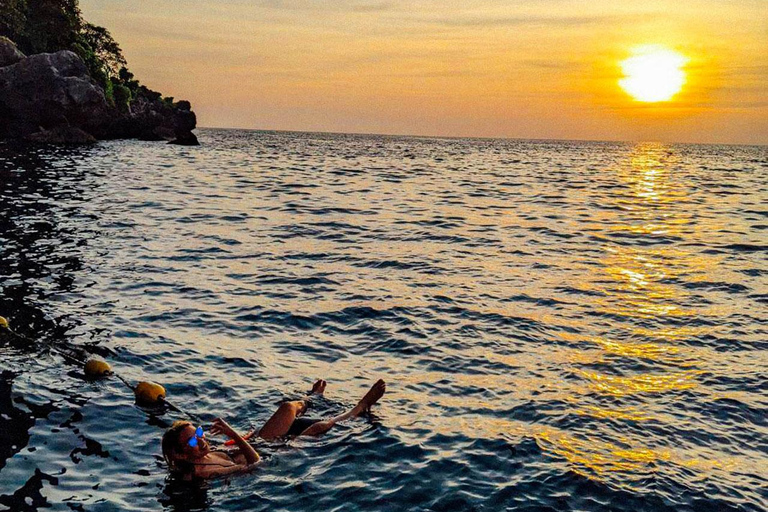 Au départ de Phi Phi : coucher de soleil et plongée avec masque et tuba sur le plancton bioluminescent