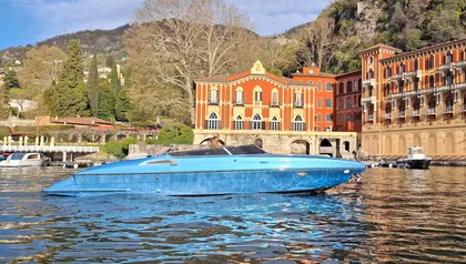 Grand Tour, auf dem Comer See mit einem luxuriösen Schnellboot