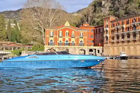 Grand Tour, på lyxig speedbåt vid Comosjön