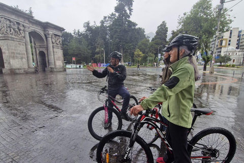 Tour della città di Quito in biciclettaTour in bicicletta di Quito