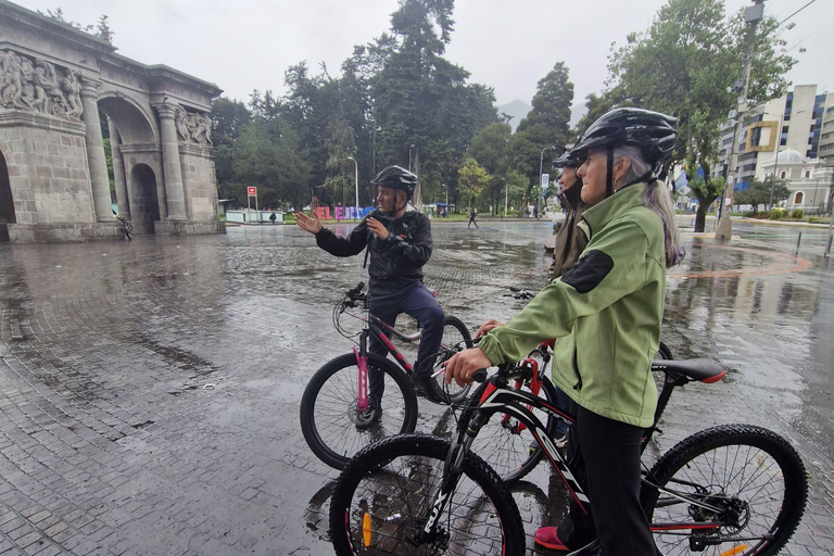Tour della città di Quito in biciclettaTour in bicicletta di Quito