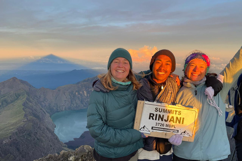 Mount Rinjani Trekking 3D/2N To Summit,Lake & Hot Spring Mount Rinjani Hike 3 Days 2 Night Summit,Lake & Hot Spring