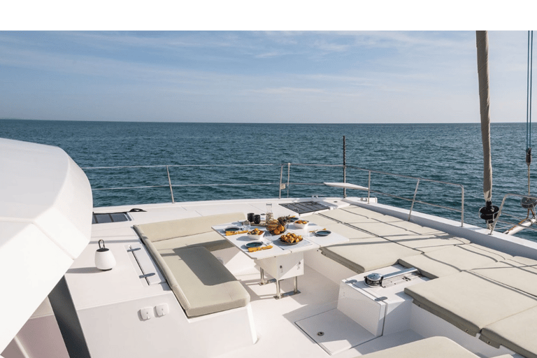 Tour en bateau en catamaran à Lisbonne - Voilier de luxeExcursion en bateau à Lisbonne - Voilier de luxe