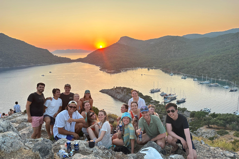 Żegluj po Turcji: 18-39 rejs z Fethiye do Olympos Blue CruiseŻegluj po Turcji: Rejs z Fethiye do Olympos dla młodych dorosłych w wieku 18-39 lat