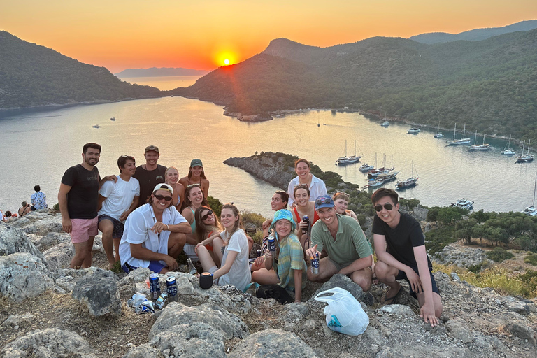 Żegluj po Turcji: 18-39 rejs z Fethiye do Olympos Blue CruiseŻegluj po Turcji: Rejs z Fethiye do Olympos dla młodych dorosłych w wieku 18-39 lat