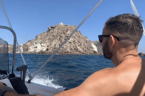 Santorini: Noleggio barca senza patente con attrezzatura per lo snorkeling