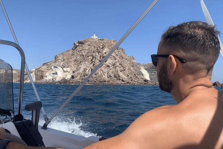 Santorini: Aluguel de barco sem licença com equipamento de mergulho com snorkel