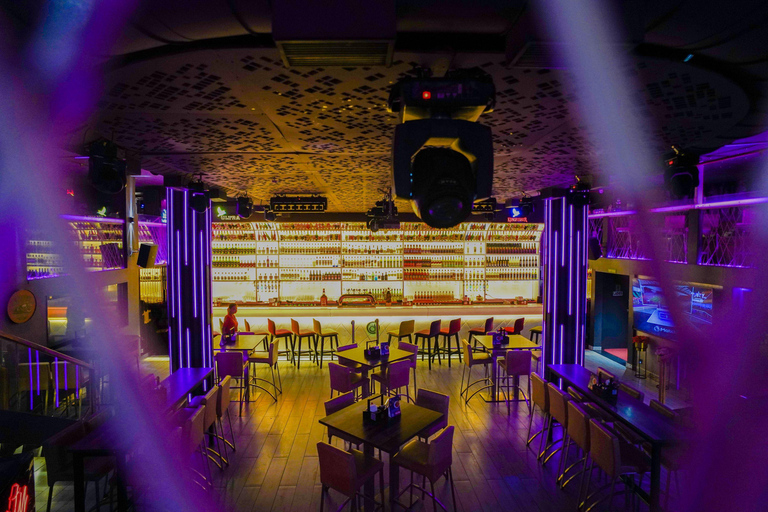 Experiencia guiada de pubs en Delhi: camina, bebe y repiteExperiencia guiada por los pubs de Delhi: camina, bebe y repite