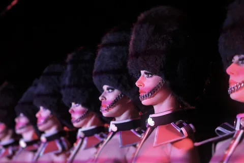 Сумасшедший опыт", VIP-тур в кабаре