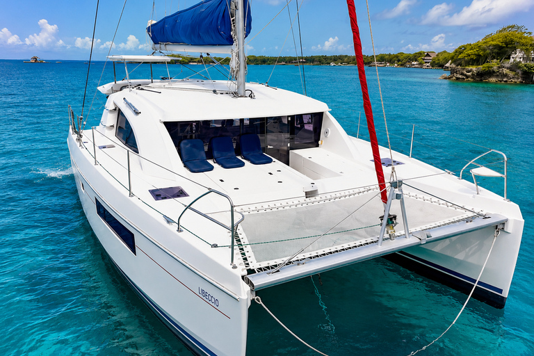 Cartagena: Private Luxury Catamaran Charter by Duration Barú Island Premium Escape • 6H