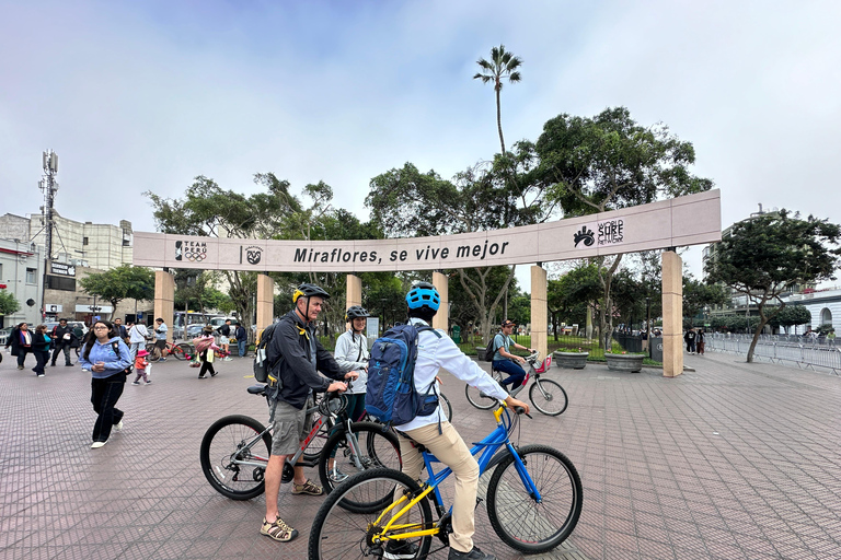 Lima: Miraflores & Barranco Guided Bike Tour